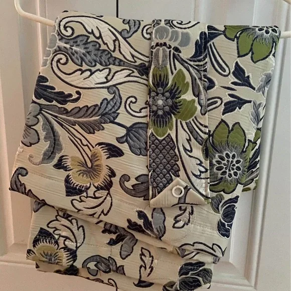 Elegant Floral Duvet Cover Set in Blue and Green; used for two months.